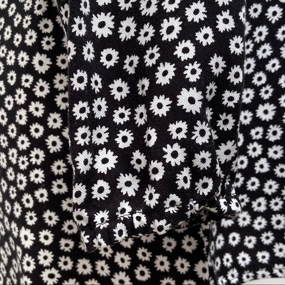 Kensie women black and white daisy print tunic long sleeves top. Size S. Used - Picture 3 of 10